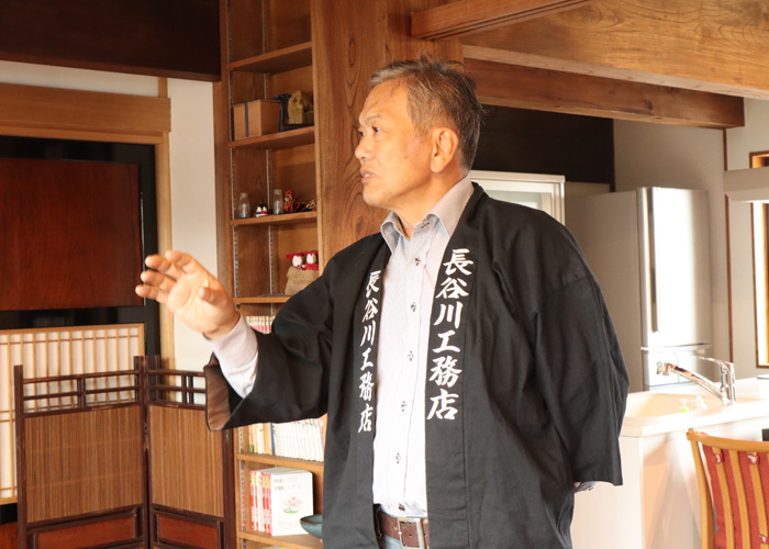 長谷川 一良さんの仕事風景の写真